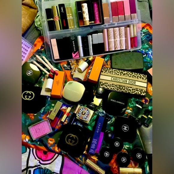 Coolest Box I found at Hobby Lobby - this box is my go to when I travel - Picture 10 of 10